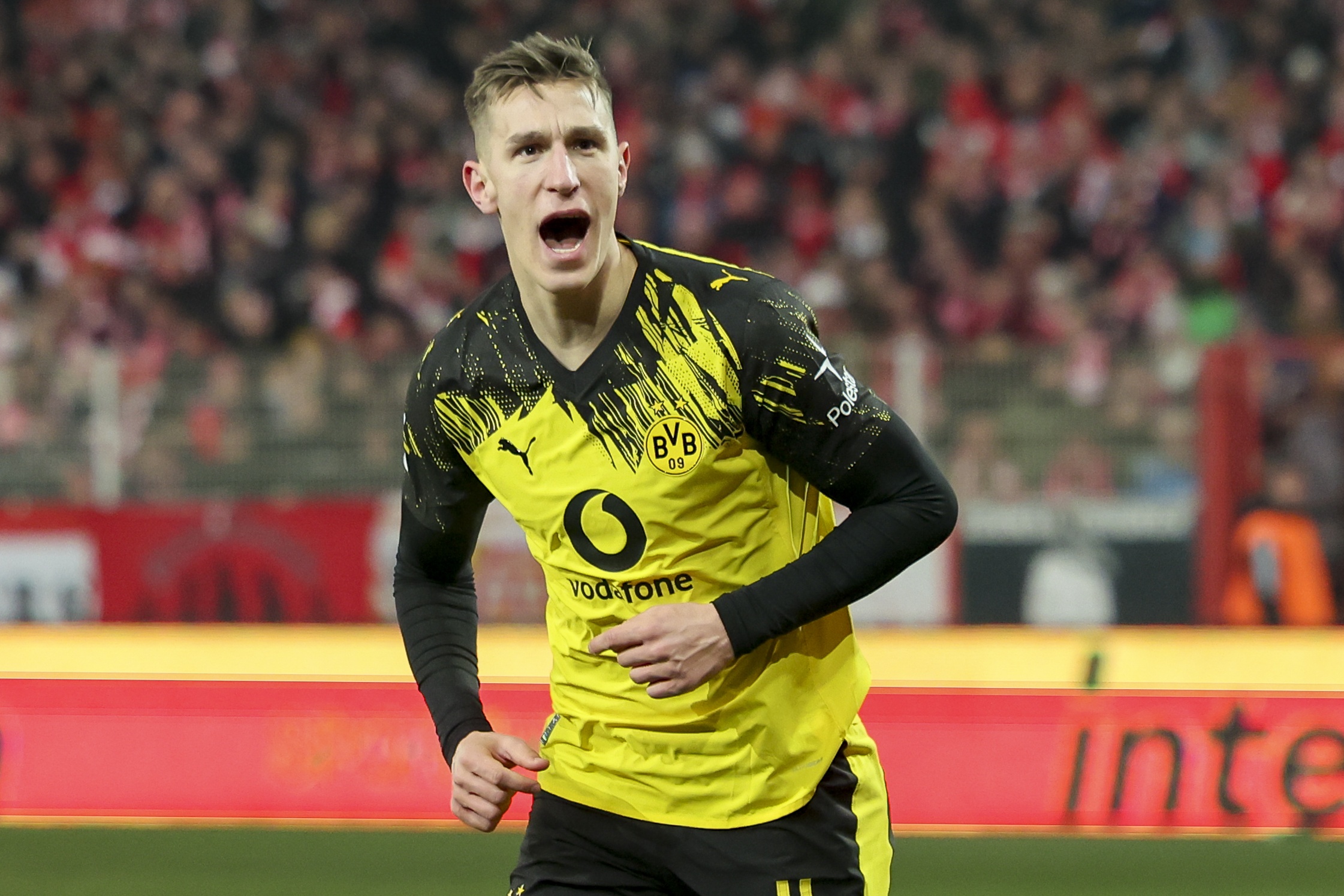 开云体育官网-落后拜仁6分！图片报：施洛特贝克称要争冠 多特高层则回避此话题