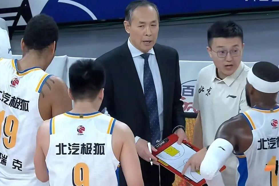 kaiyun-北京男篮下半场崩盘，上海男篮19分大胜，翟晓川12+6范子铭辣眼睛