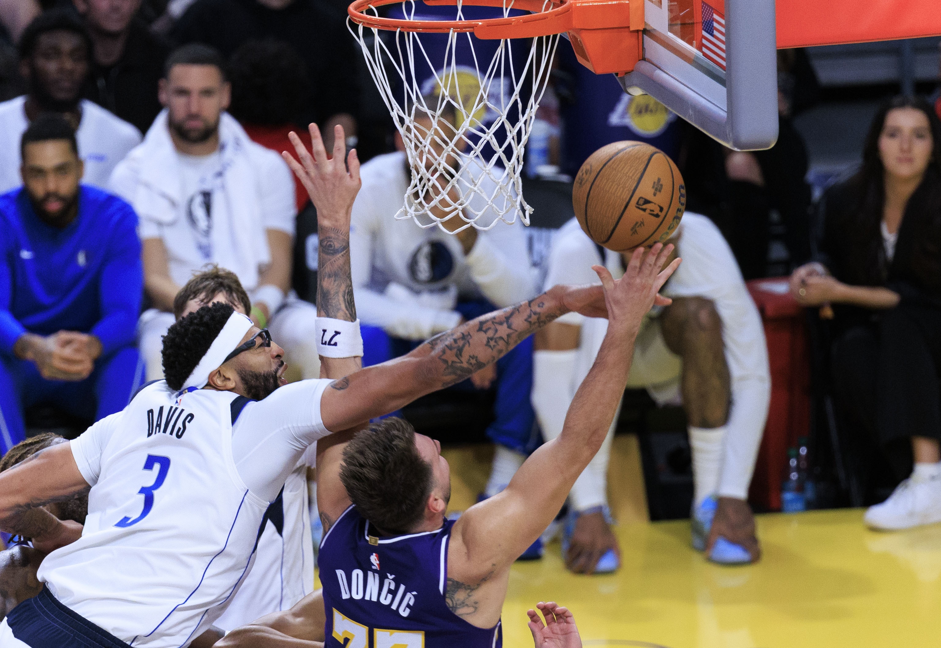 开云官网-富保罗想让浓眉走？阿里纳斯：浓眉最终会想办法偷偷溜回湖人