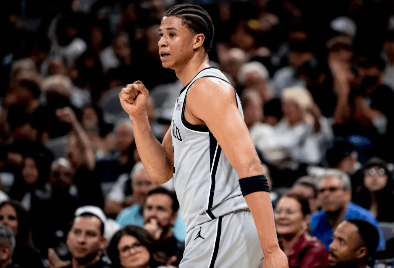 开云app-生涯之夜！卡布今日三分6中5砍下17分，创生涯单场得分新高